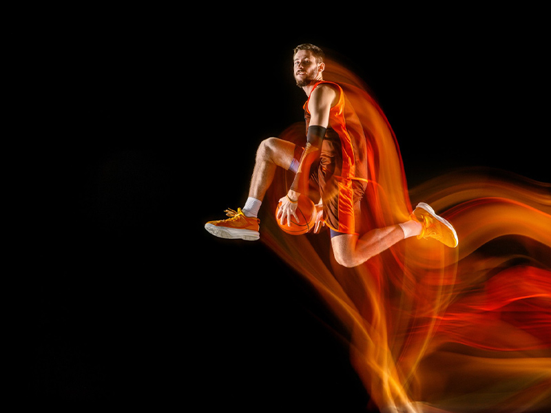 请神请到了UFO！！文斯卡特式跃人死亡骑扣再现FIBA赛场